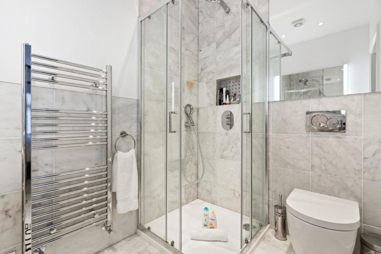 Lovely Newly-renovated 3 Bedroom In Fulham Apartment