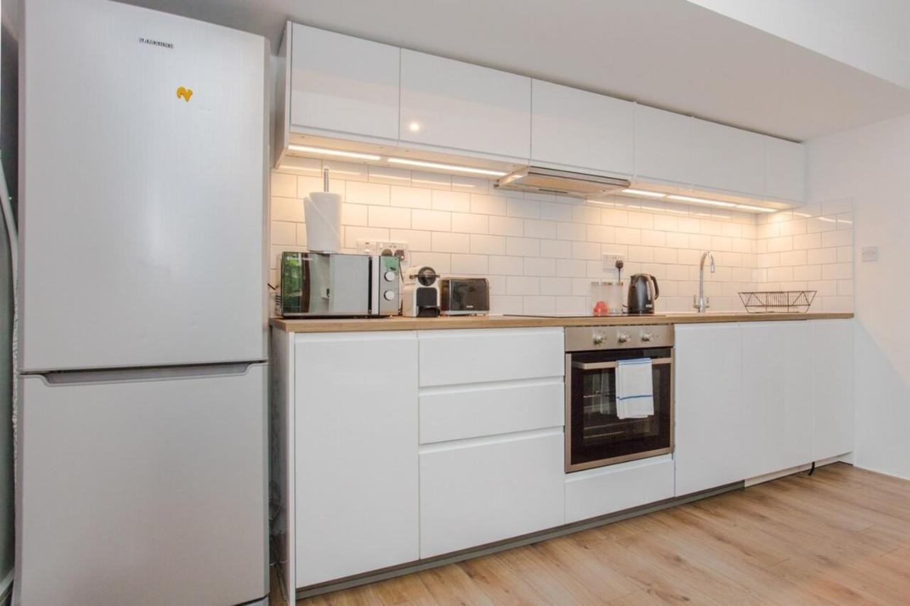 Spacious 2 Bedroom Flat For 6 - 10 Mins From Central Appartement *