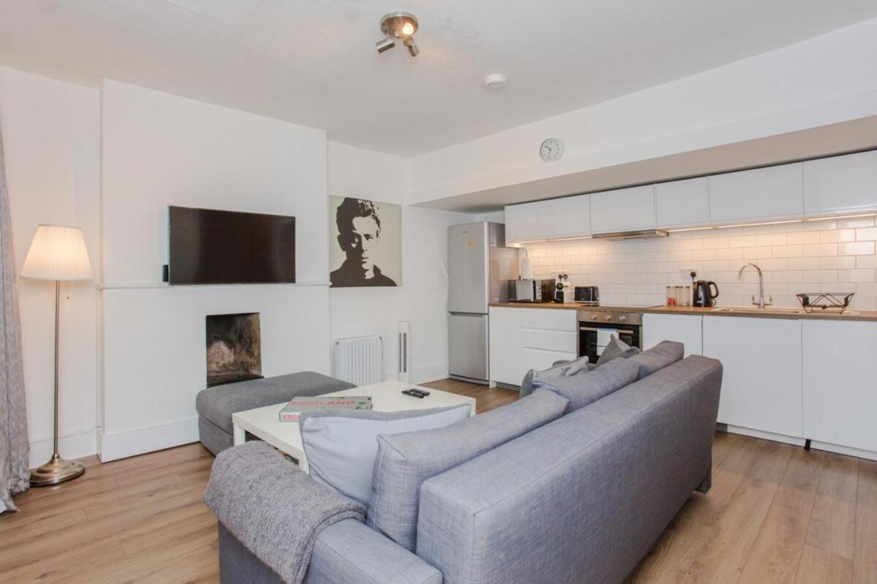 Spacious 2 Bedroom Flat For 6 - 10 Mins From Central Appartement