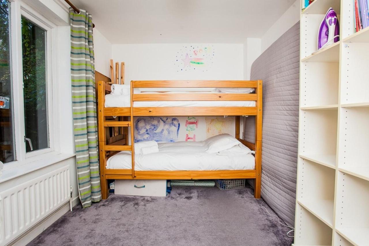 Charming Peaceful 2 Bedroom With Parking And Garden Londres