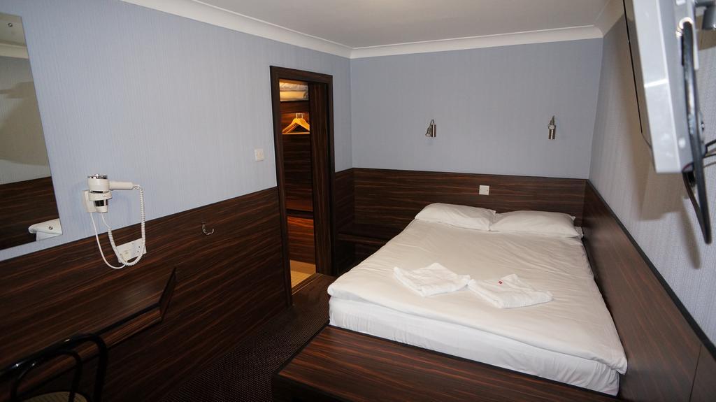 Crestfield Hotel 2*