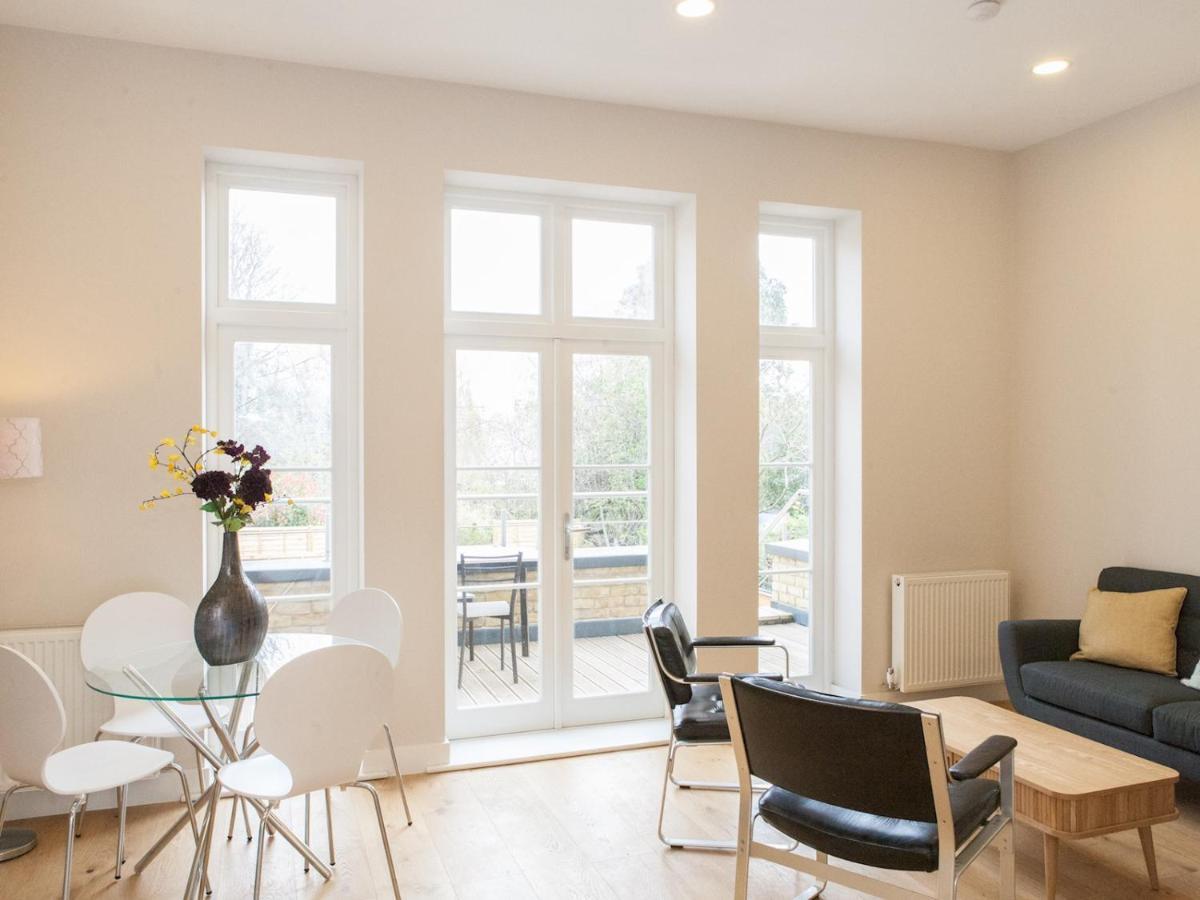 Pass The Keys - Spacious Flat With Private Sun Terrace In South East Appartement Londen