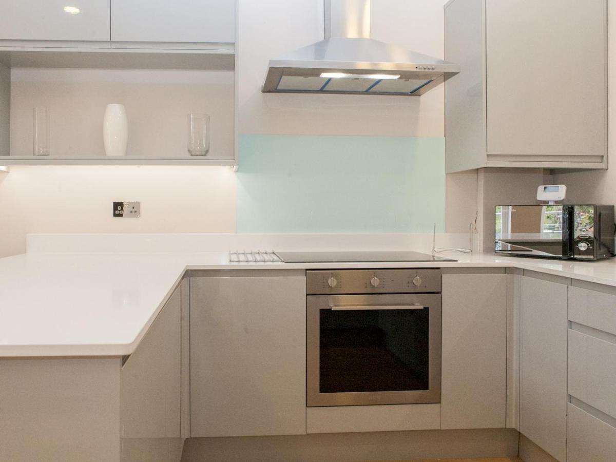 Pass The Keys - Spacious Flat With Private Sun Terrace In South East * Londen