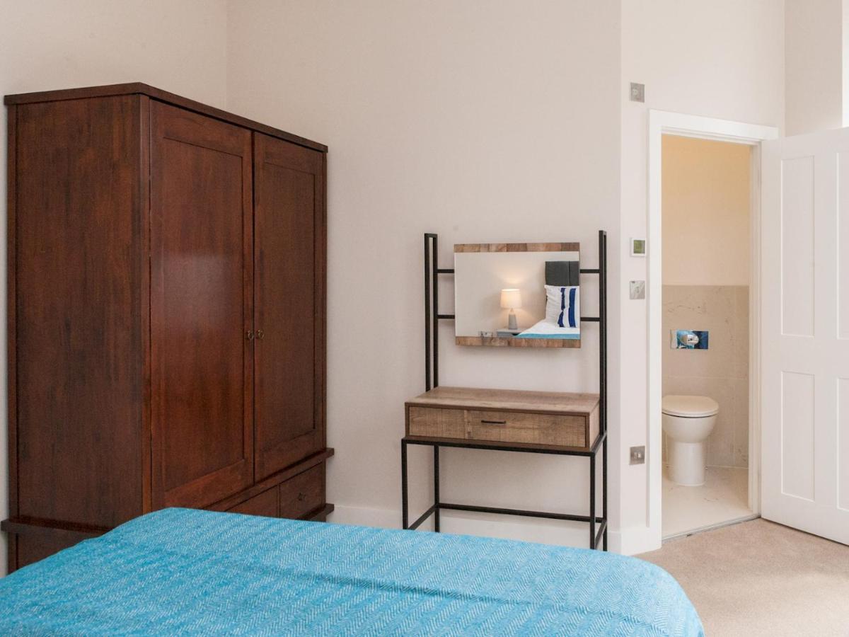 Pass The Keys - Spacious Flat With Private Sun Terrace In South East * Londen