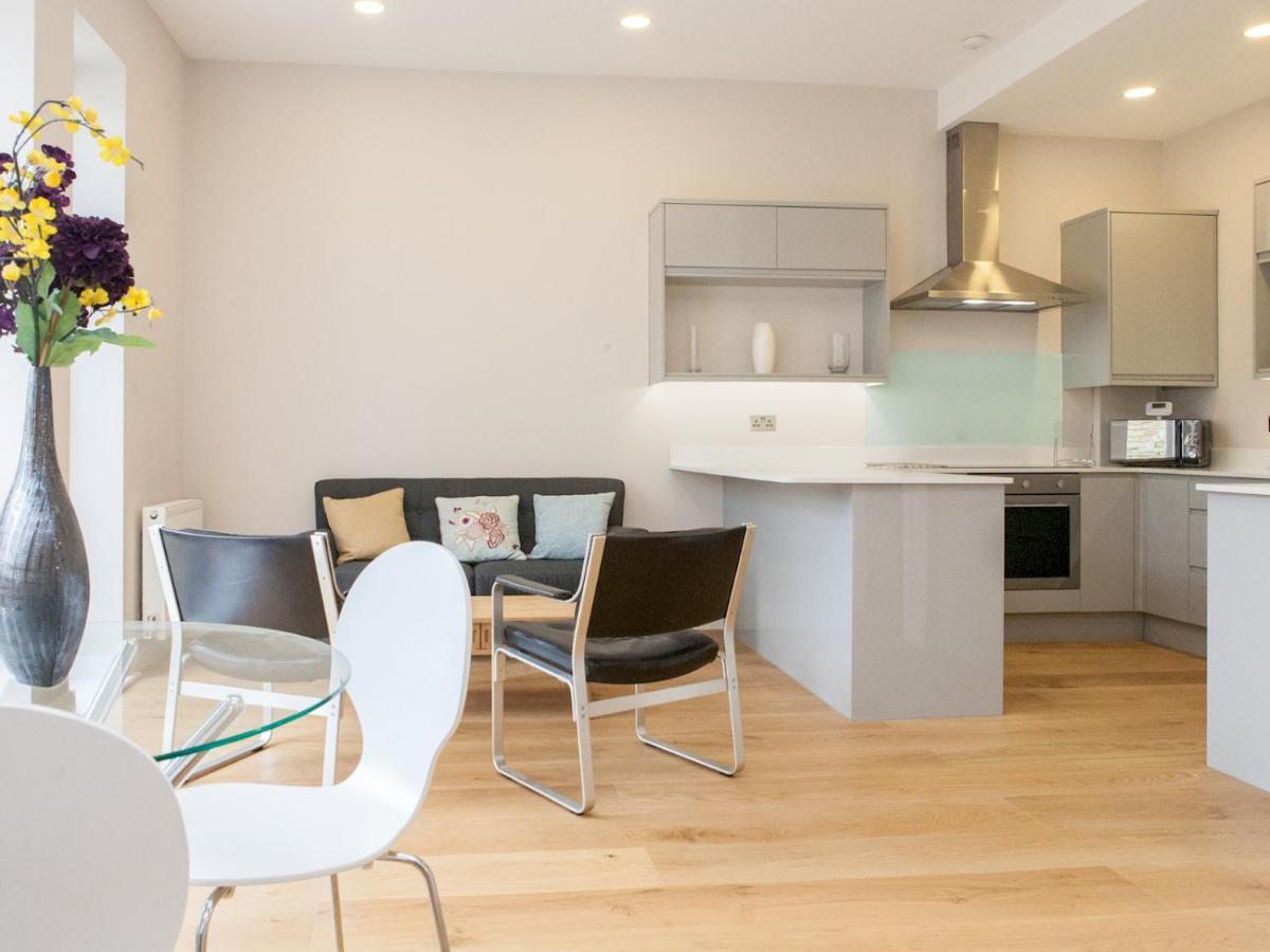 Pass The Keys - Spacious Flat With Private Sun Terrace In South East * Londen