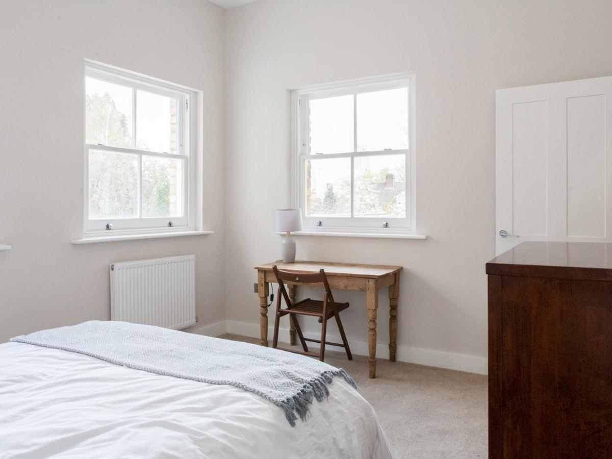 Pass The Keys - Spacious Flat With Private Sun Terrace In South East Appartement Londen