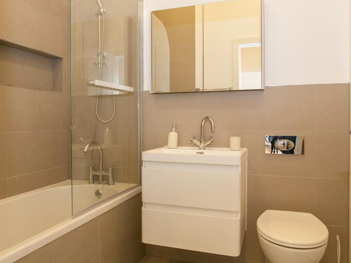 Appartement Pass The Keys - Spacious Flat With Private Sun Terrace In South East Londen