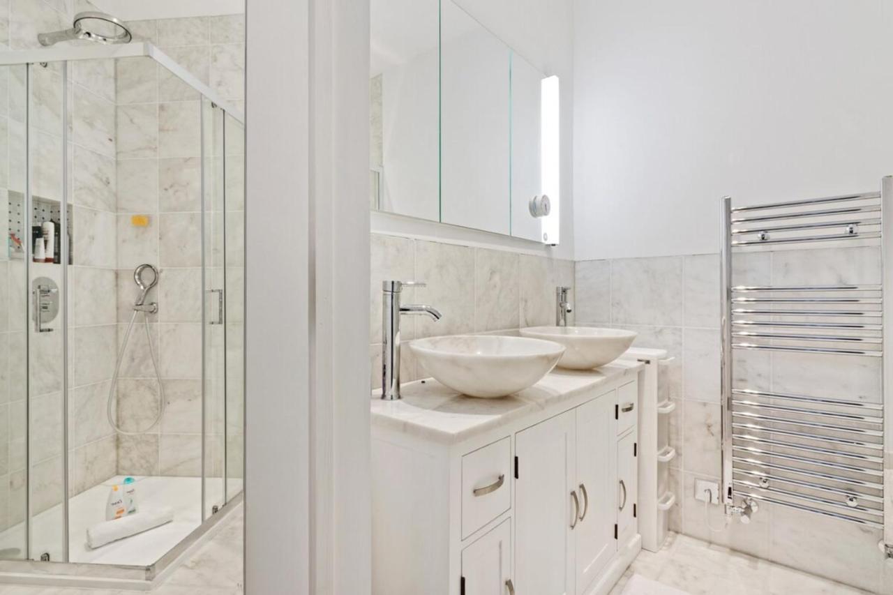 Lovely Newly-renovated 3 Bedroom In Fulham Apartment *