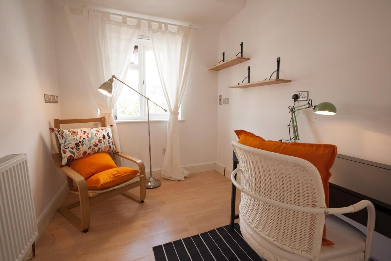 Tooting Rooms & Studio By Primecityhosts Pensión *