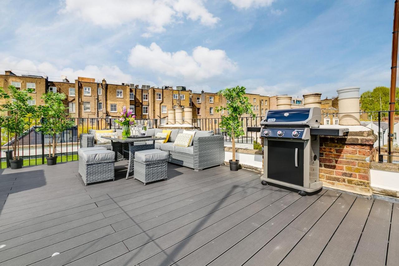 Superb 3 Bed/bath Luxury + Ibiza Roof Terrace Londen