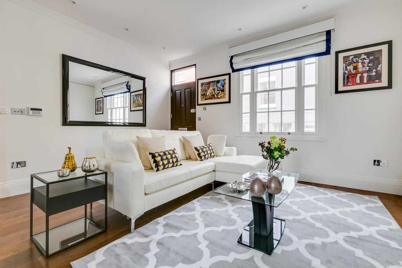 Superb 3 Bed/bath Luxury + Ibiza Roof Terrace Londen