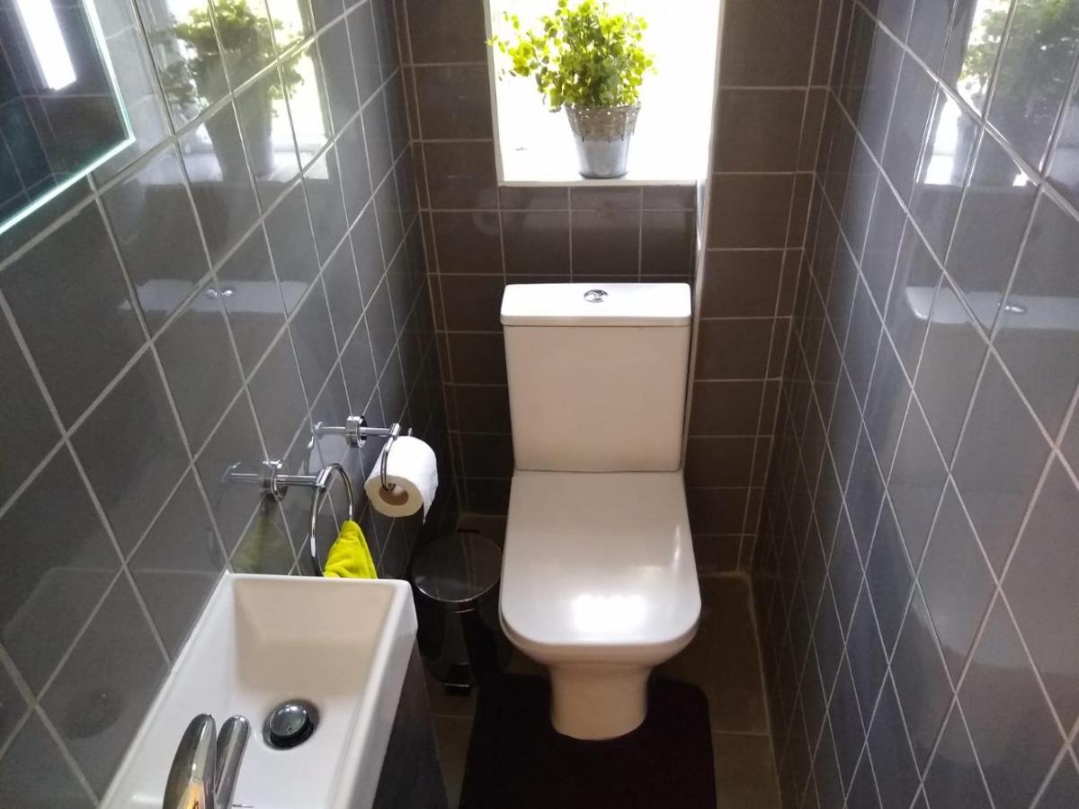 Guest house Acton Roomz London
