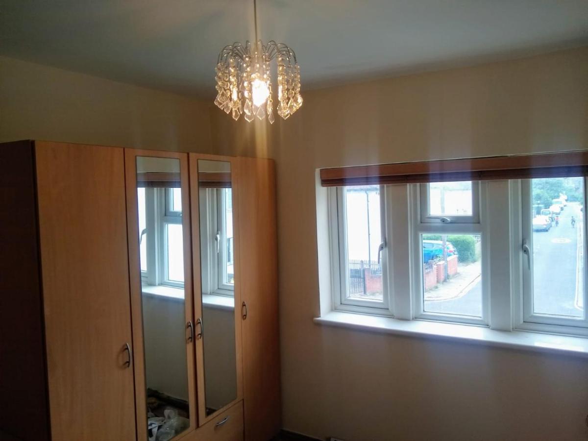 Acton Roomz Guest house London