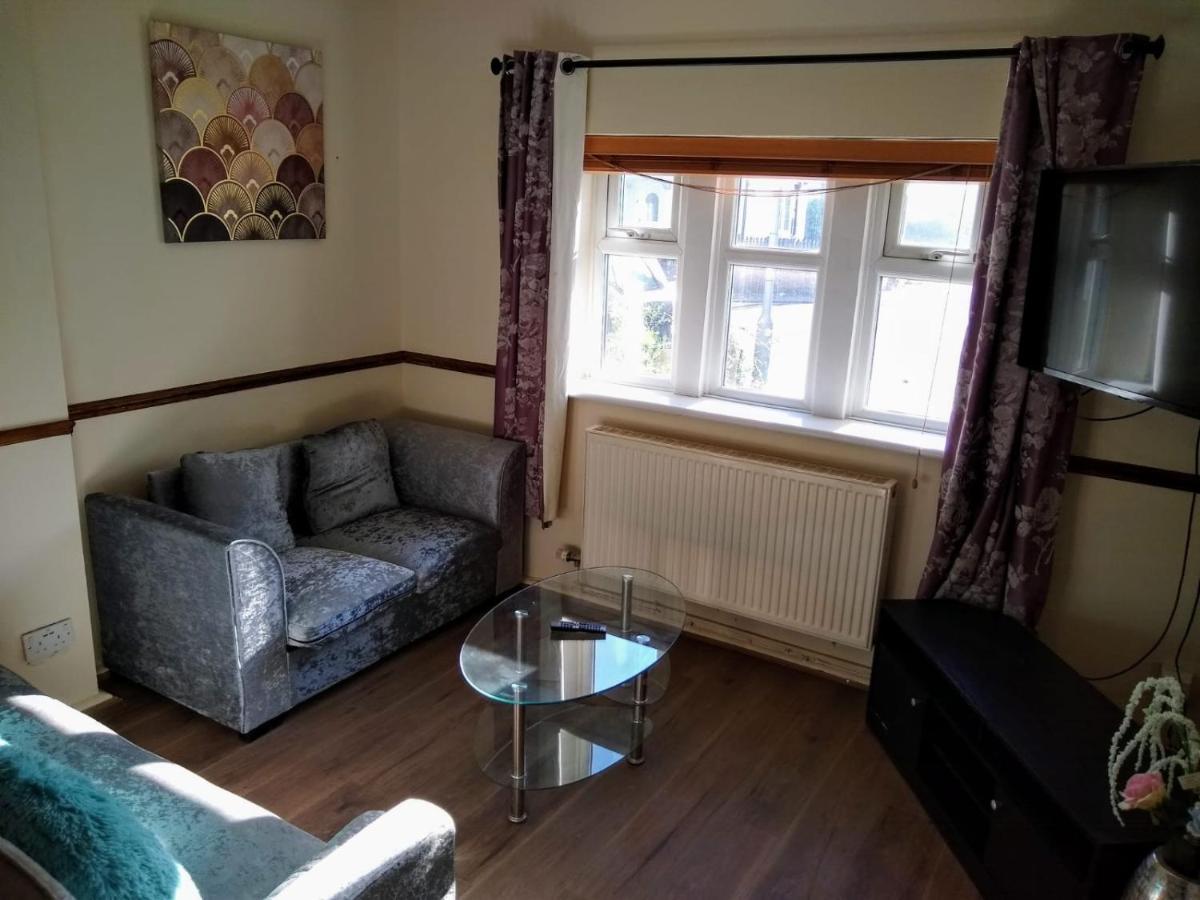 Acton Roomz Guest house