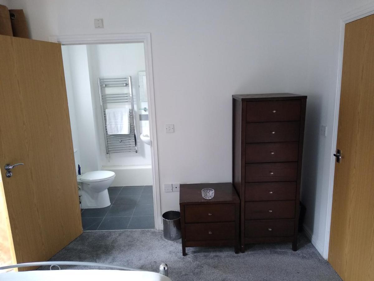Stylish Private Double W/ensuite Habitación en casa particular Londres