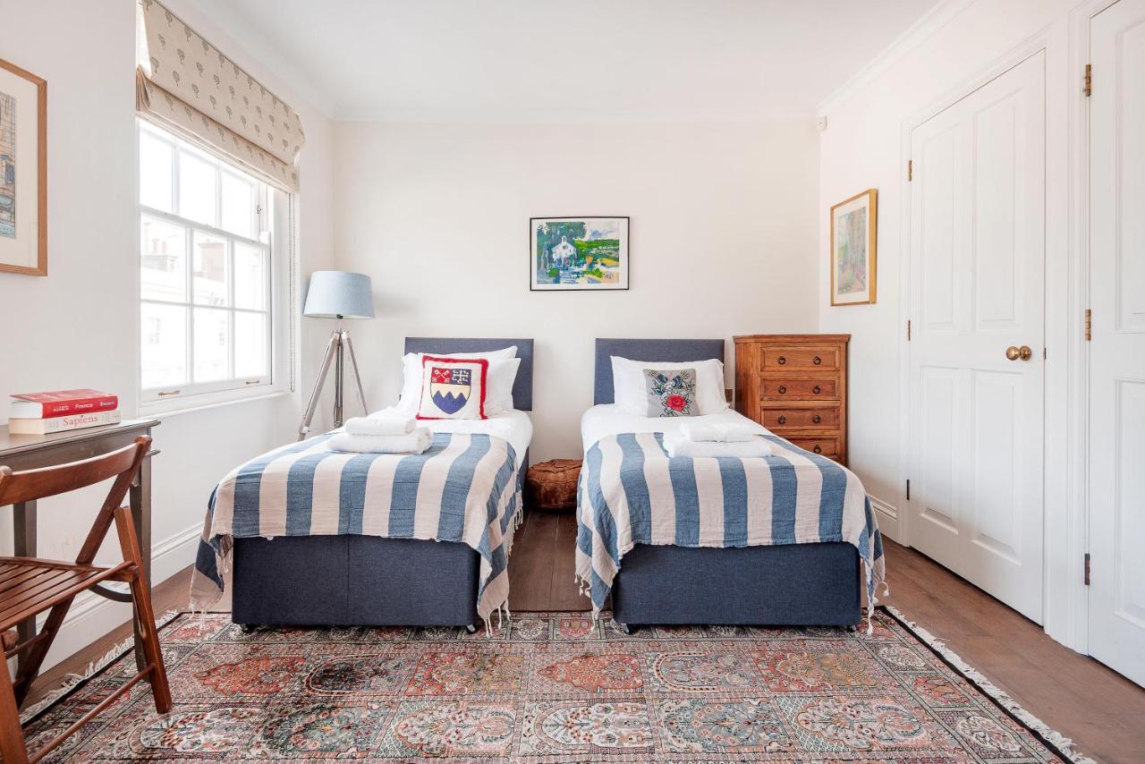 Charming Pimlico Close To The River Thames By Underthedoormat * Londen