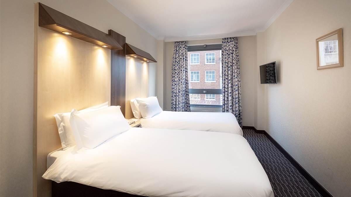 Sleeper At Royal National Hotel 4*