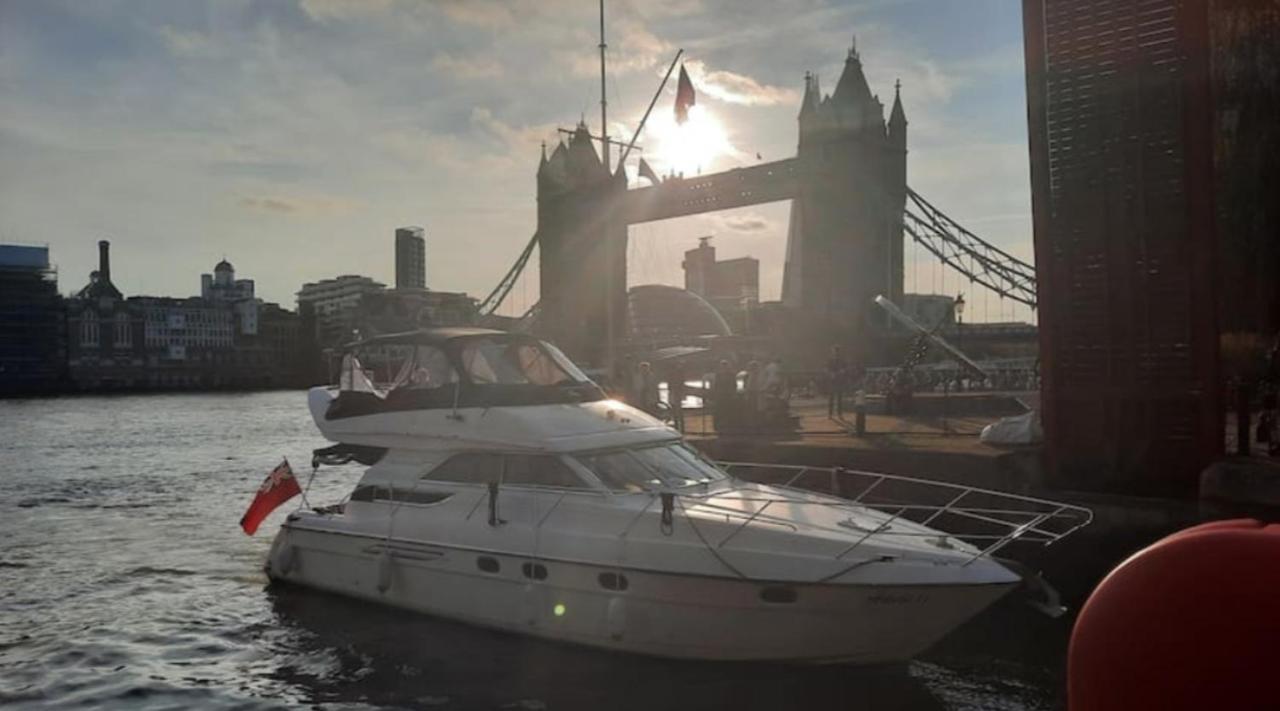 Hotel en barco Yacht -central St Kats Dock Tower Bridge