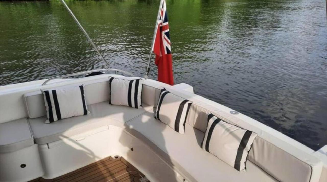 Yacht -central St Kats Dock Tower Bridge Hotel en barco *