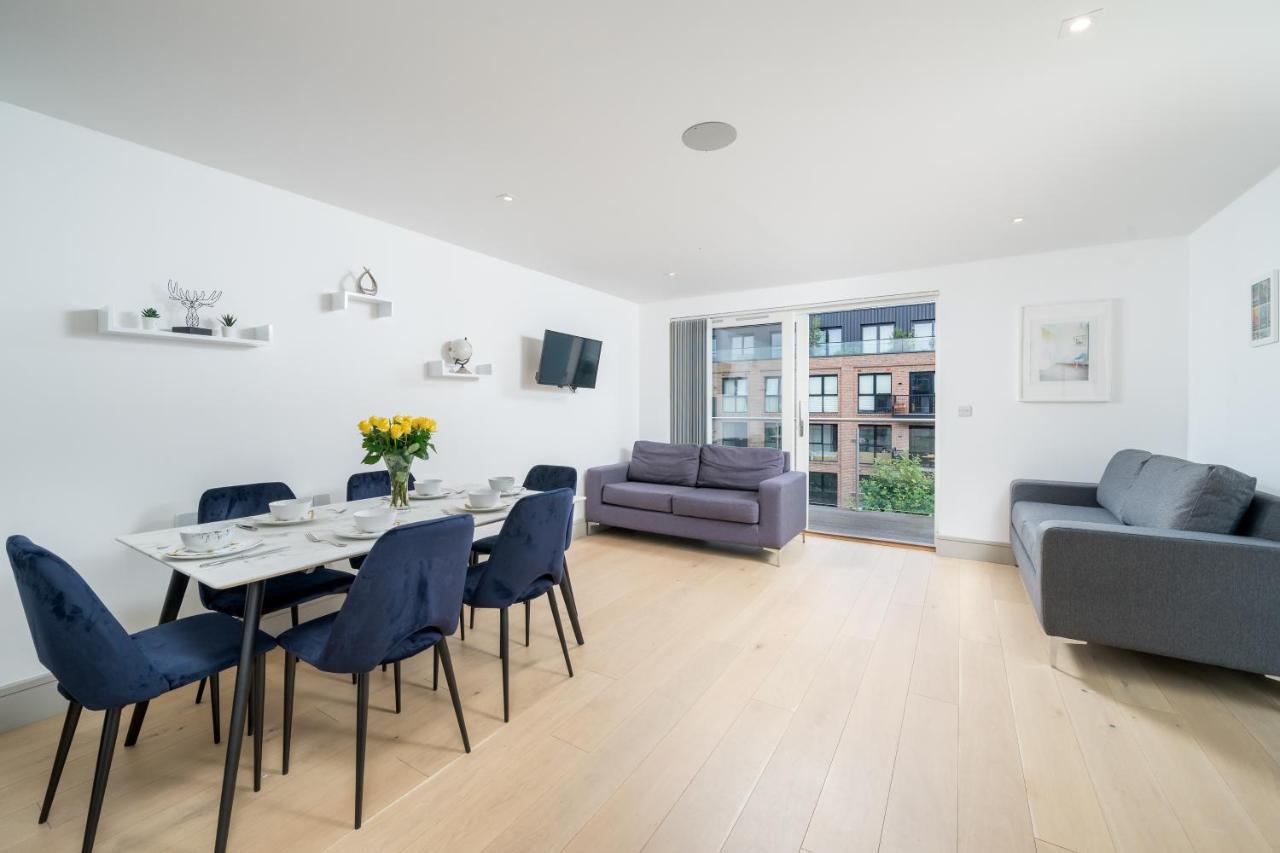 Modern City - Victoria Line Apartment London