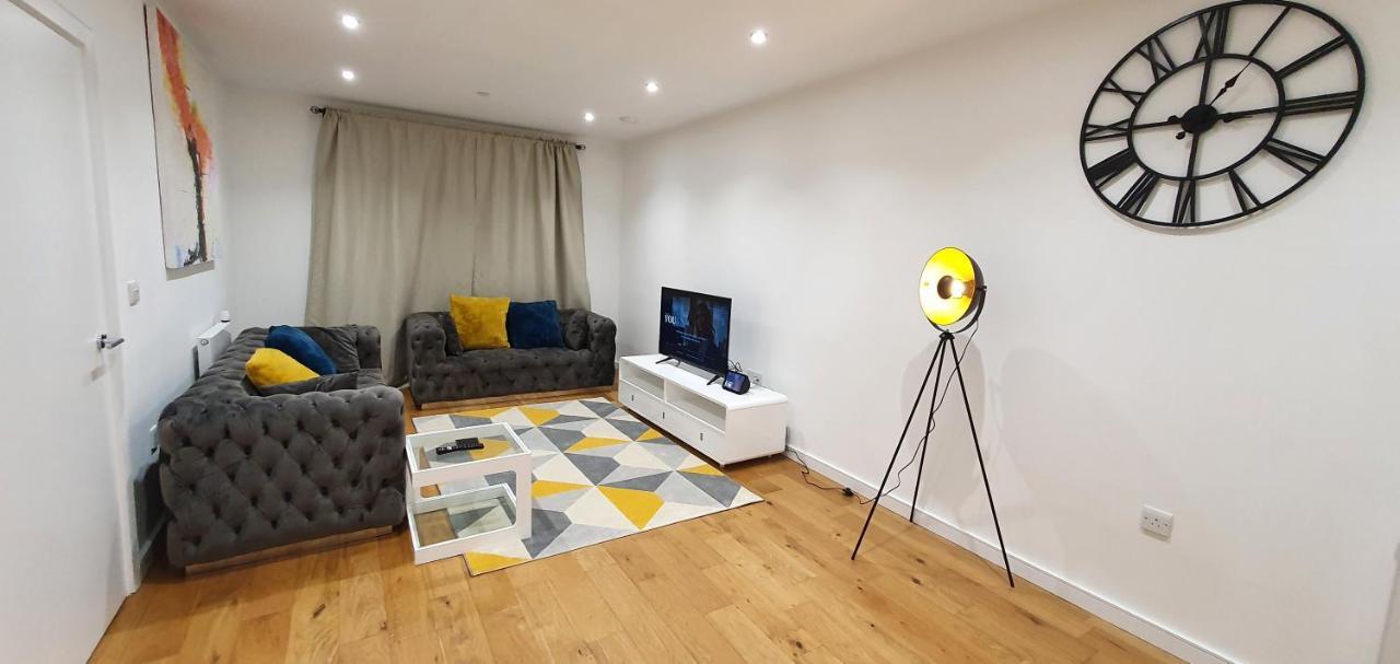 Garland Modern 3 Bedroom House Westfield - Stratford * Londen