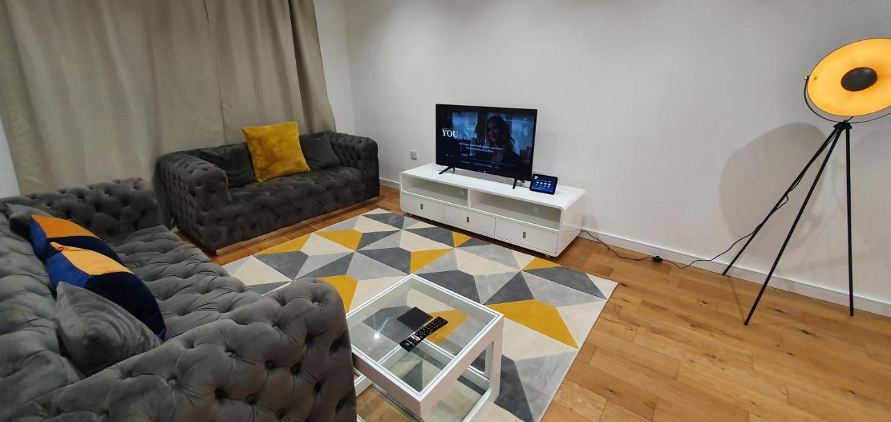 Garland Modern 3 Bedroom House Westfield - Stratford * Londen