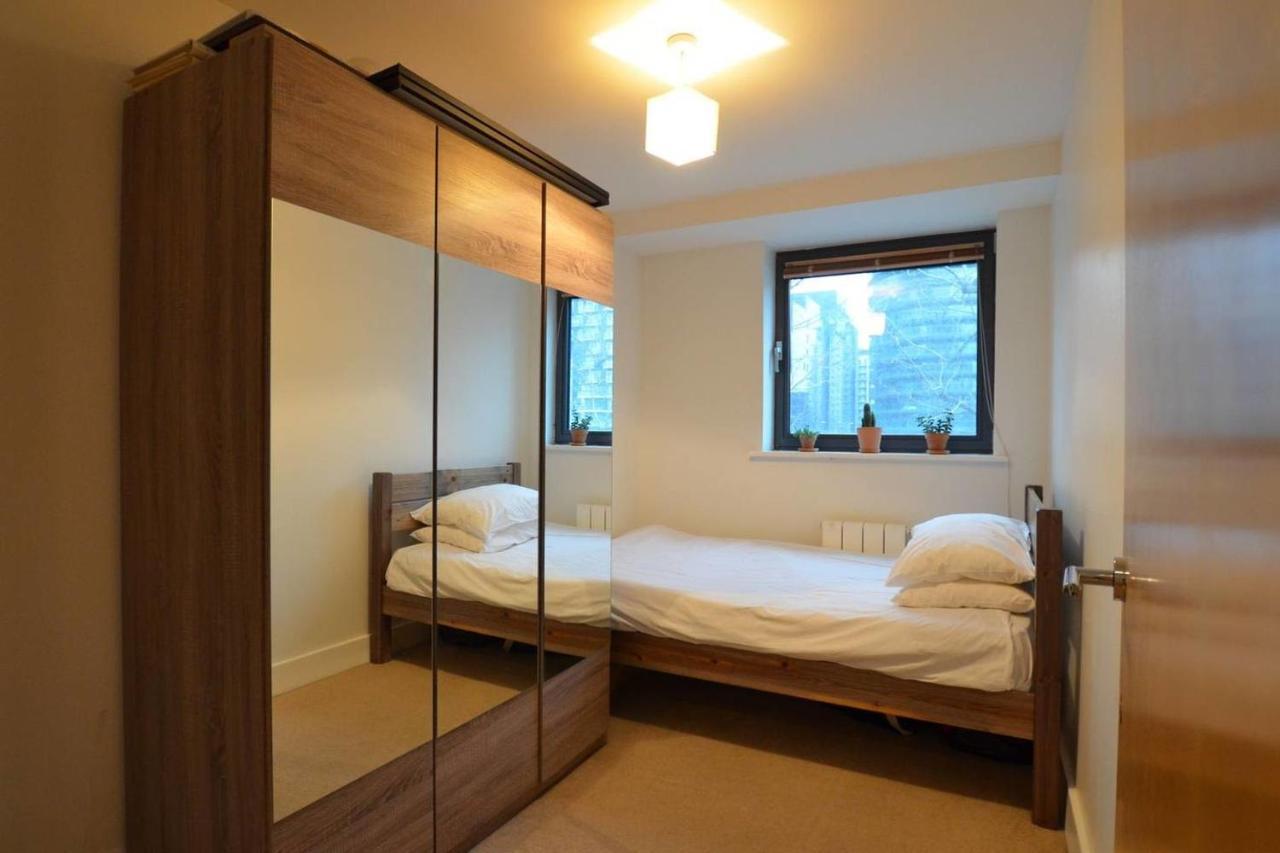 Peaceful Modern 2 Bedroom Flat With Water Views Apartment