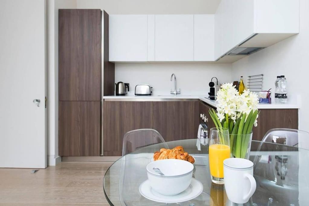 Apartment Recently Redecorated Bright 1br Near Shepherds Bush With Parking Soa