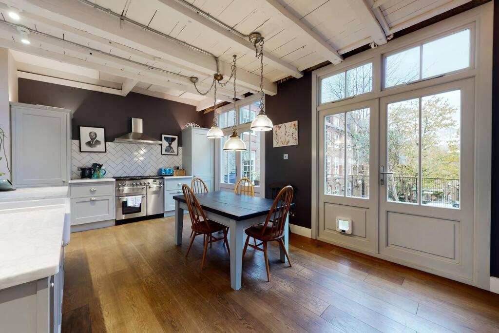 Stylish 2 Bedroom 2 Bathroom Flat In Islington * Londen