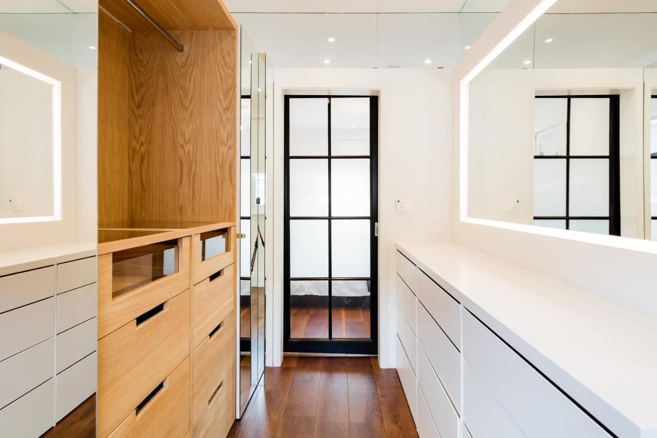 Superb 3 Bed/bath Luxury + Ibiza Roof Terrace * Londen