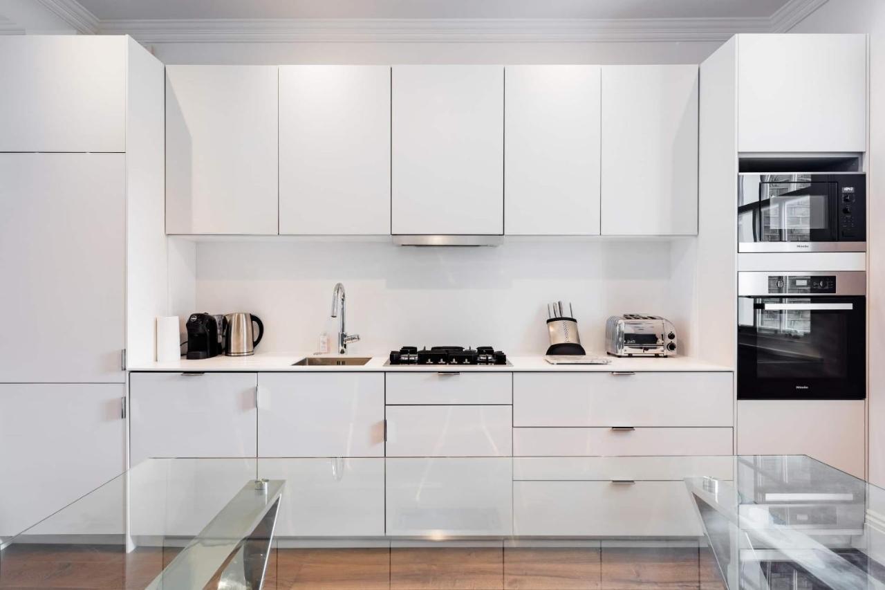 Superb 3 Bed/bath Luxury + Ibiza Roof Terrace * Londen