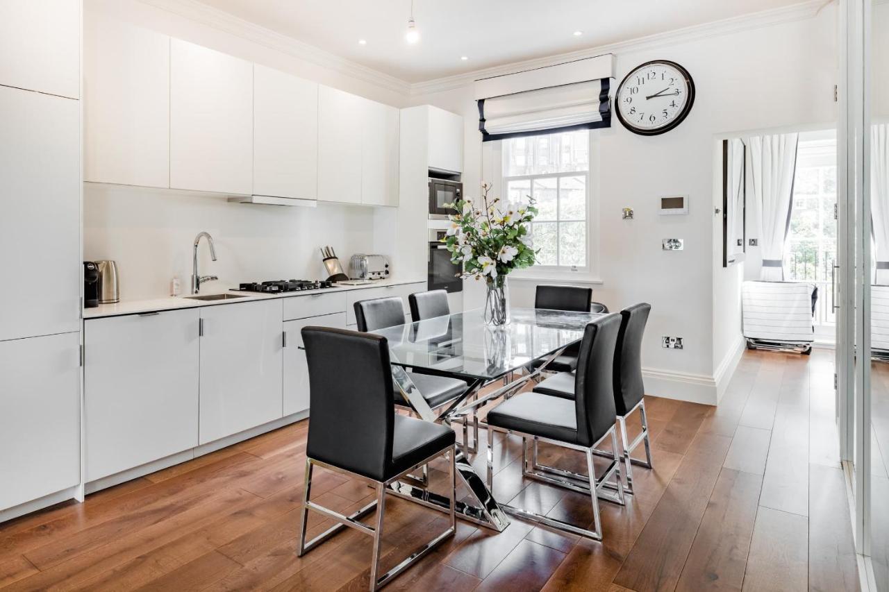 Superb 3 Bed/bath Luxury + Ibiza Roof Terrace Appartement Londen