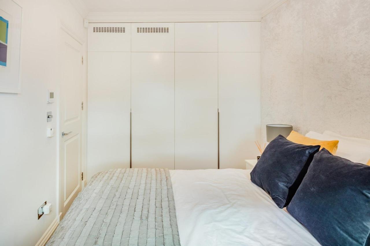 Superb 3 Bed/bath Luxury + Ibiza Roof Terrace Appartement