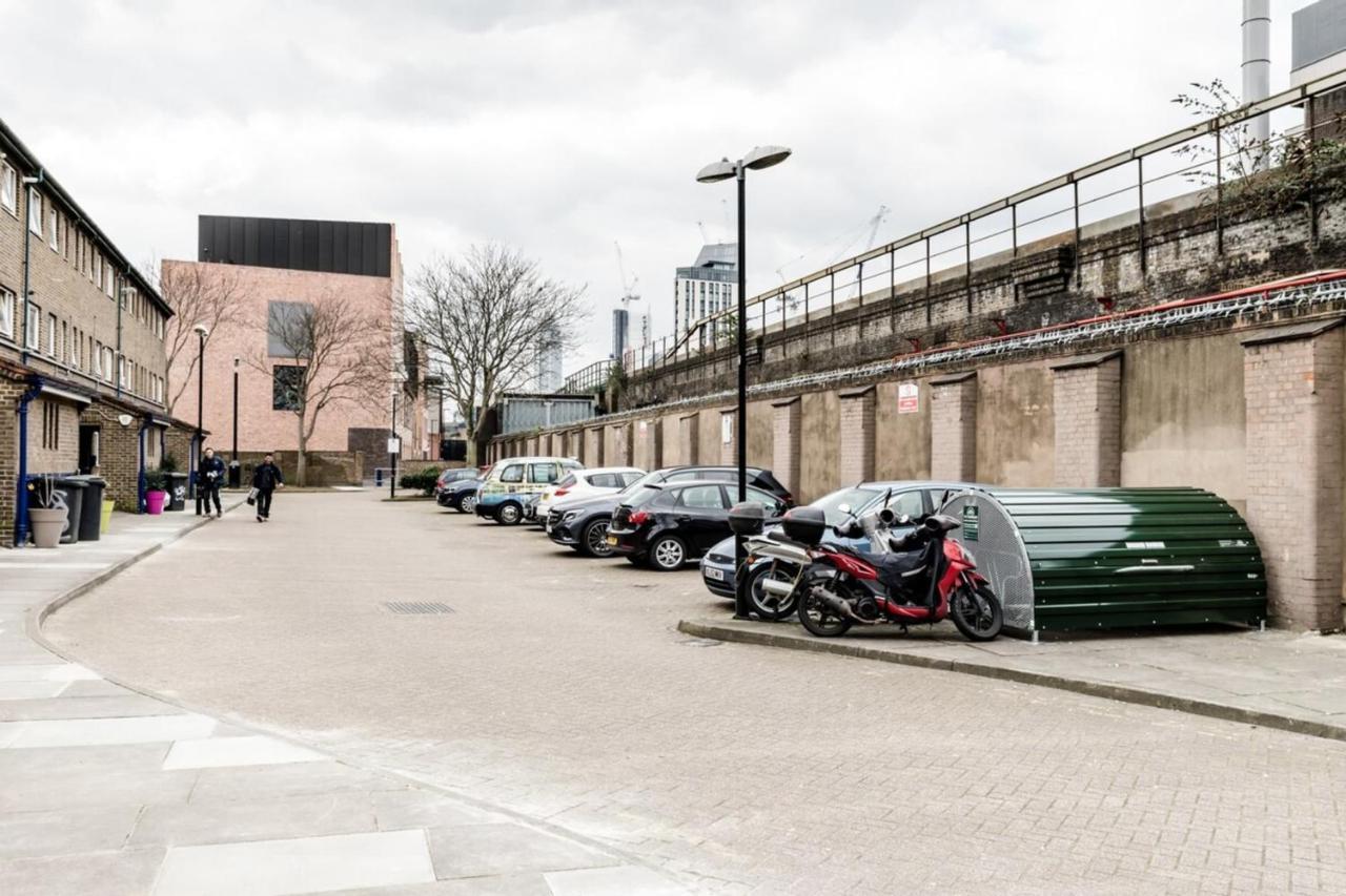 Lovely 2 Bedroom Near South Bank Apartment *