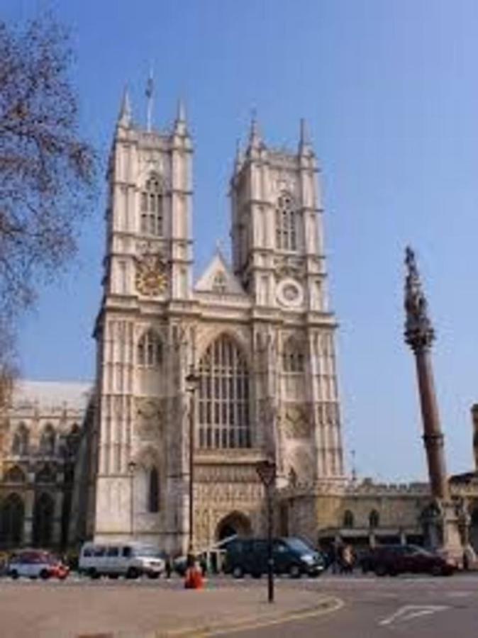 Lovely 2 Bedroom Near South Bank *