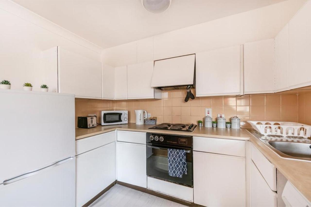 Stylish By Hyde Park Apartment *
