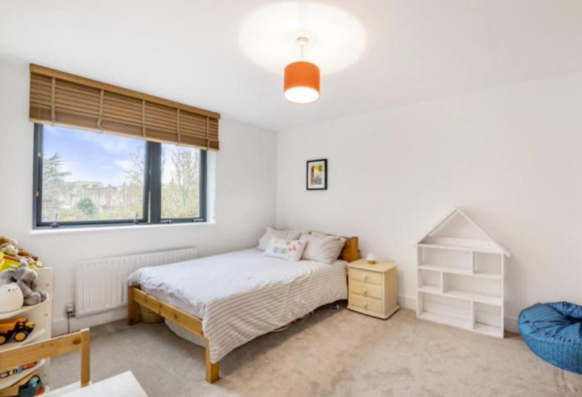 Spacious, Bright And Modern Flat In Holloway London