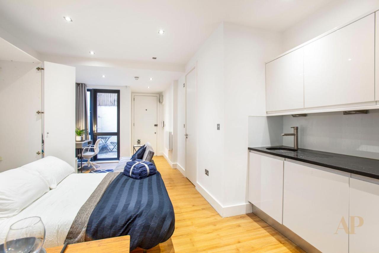 Apartment Spacious Lower Ground Studio With Private Patio Near Warren Street *