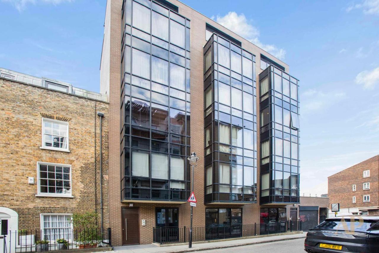 Spacious Lower Ground Studio With Private Patio Near Warren Street * London