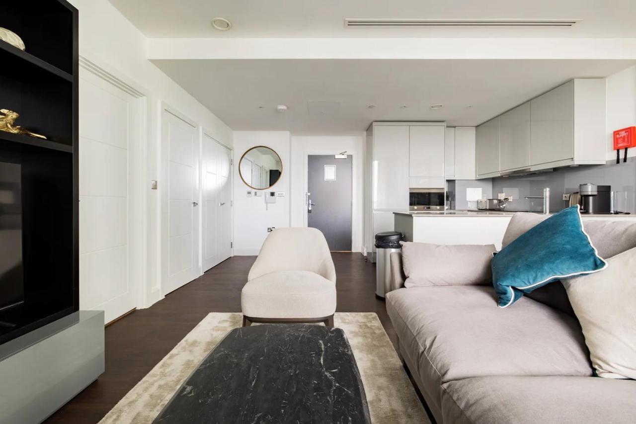 Charles Hope Canary Wharf South Quay Apartment London