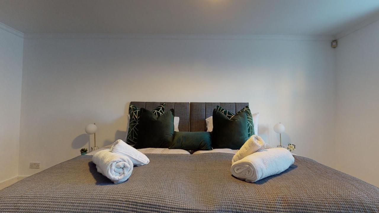 Docklands Riverside Superior 3 Bedroom Apartment By Delta Accomodation Apartment London