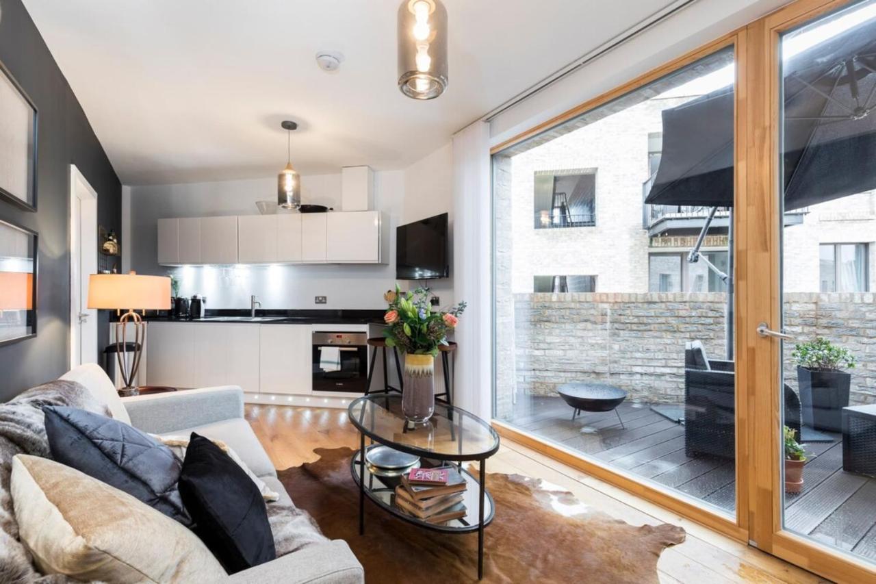 Modern & Designed 2 Bed Penthouse Apt Sleeps Five Londres