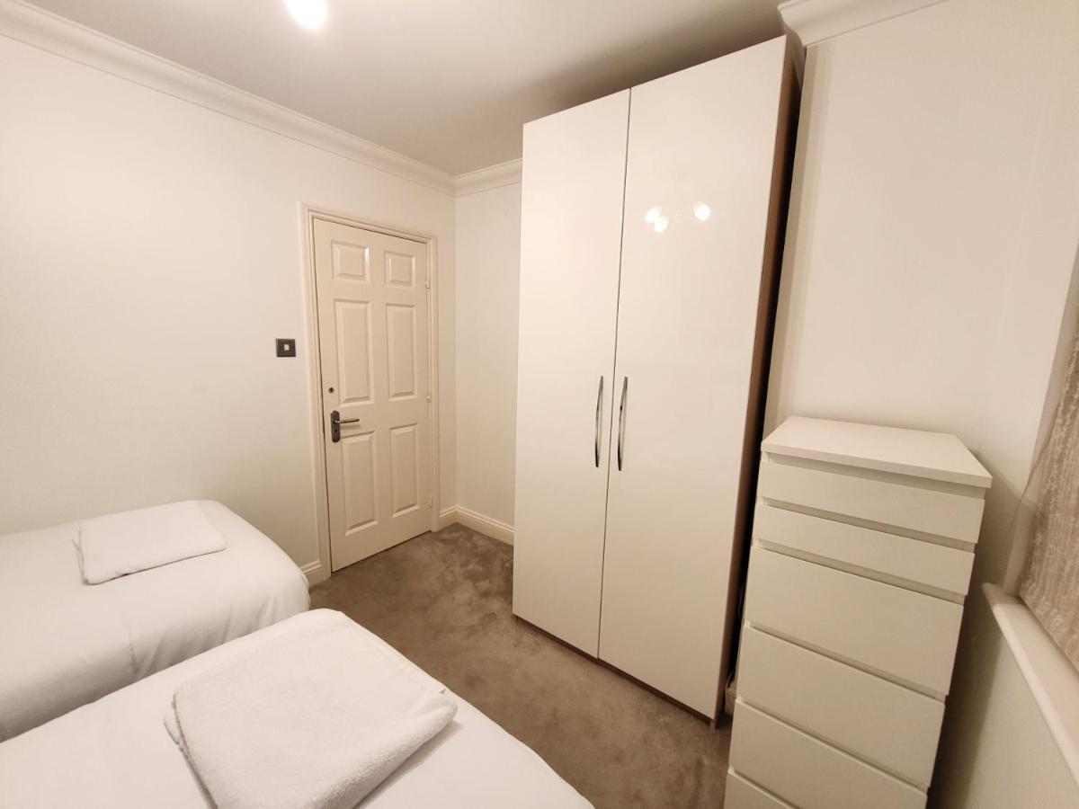 Garland Stylish 2 Bedroom A Minute Walk From Station Apartment *