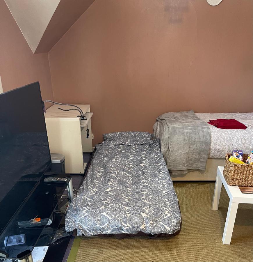 Home Away From Home, Entire 1-4 Bed Property London