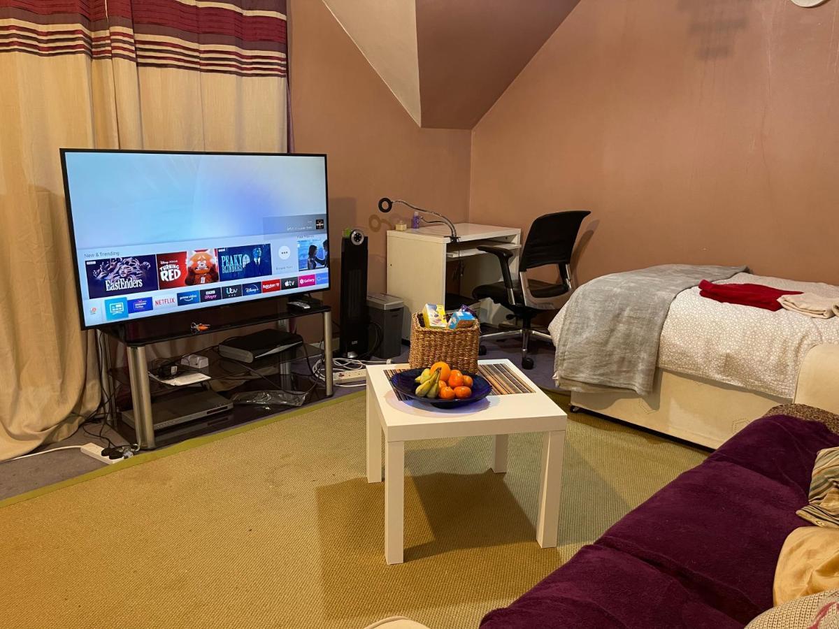 Home Away From Home, Entire 1-4 Bed Property London
