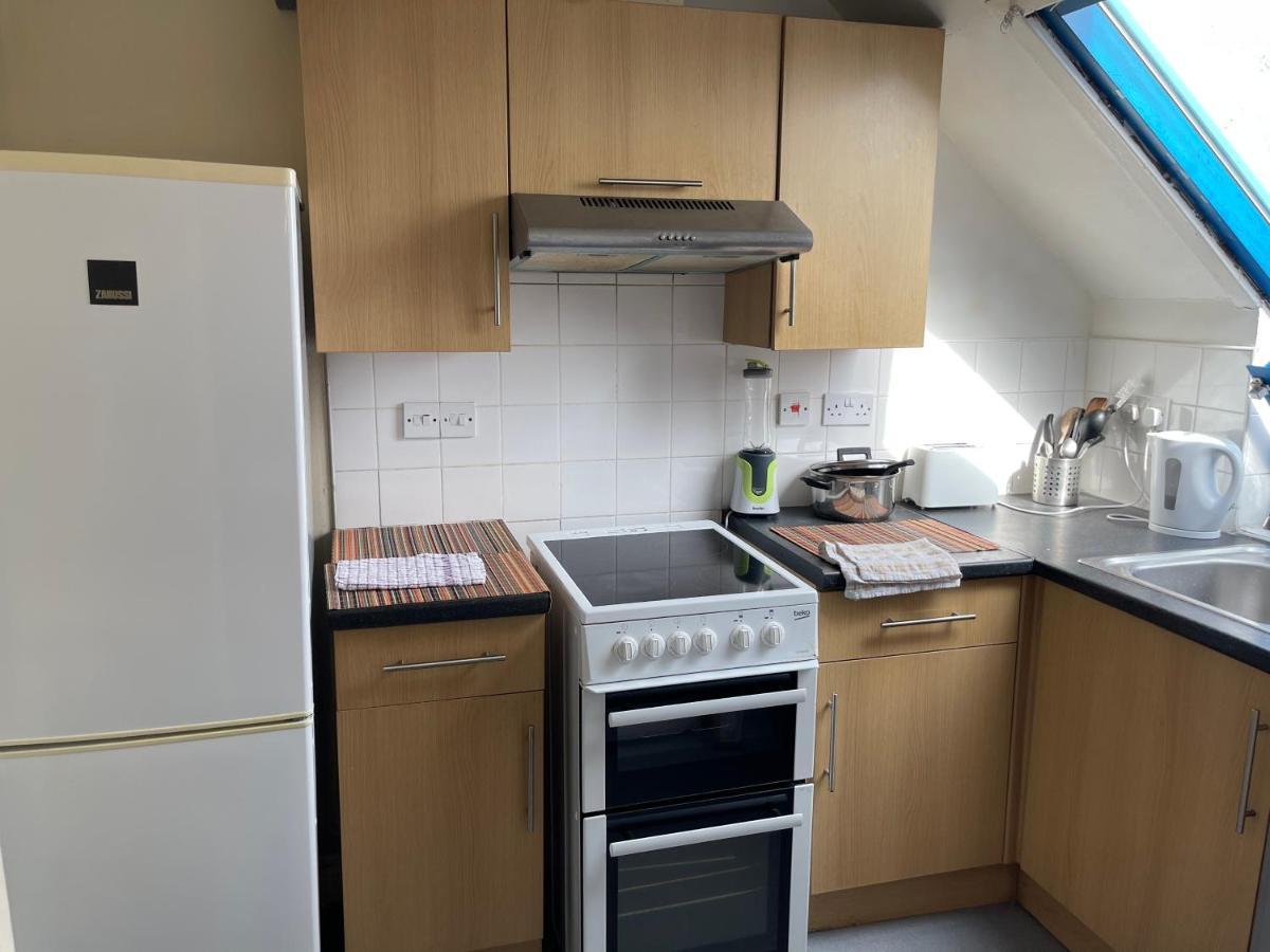 Home Away From Home, Entire 1-4 Bed Property *
