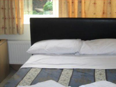 Holland Court 3*