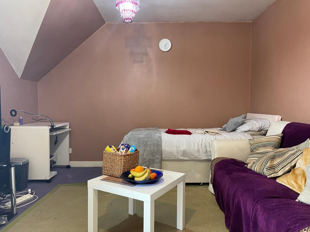 Home Away From Home, Entire 1-4 Bed Property Apartment London
