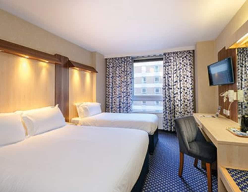 Sleeper At Royal National 4* London