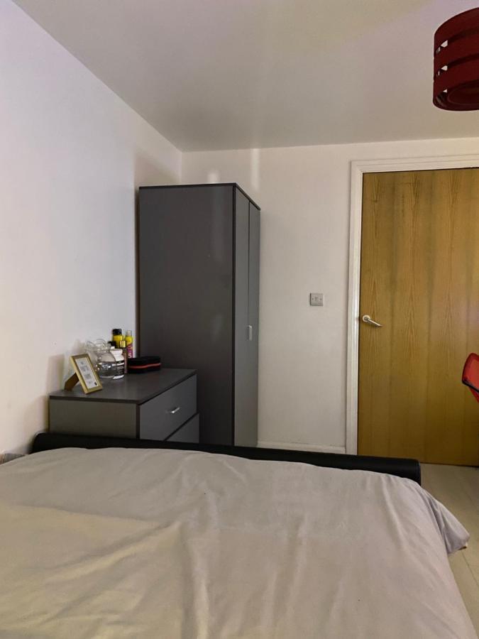 Private - Shared Near The City * Londen
